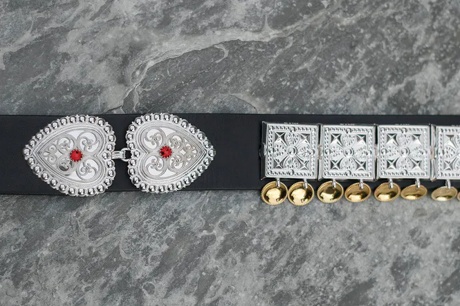 Hovedbilde Støl til bunadsbelte, hvitt sølv med forgylte løv - 81002