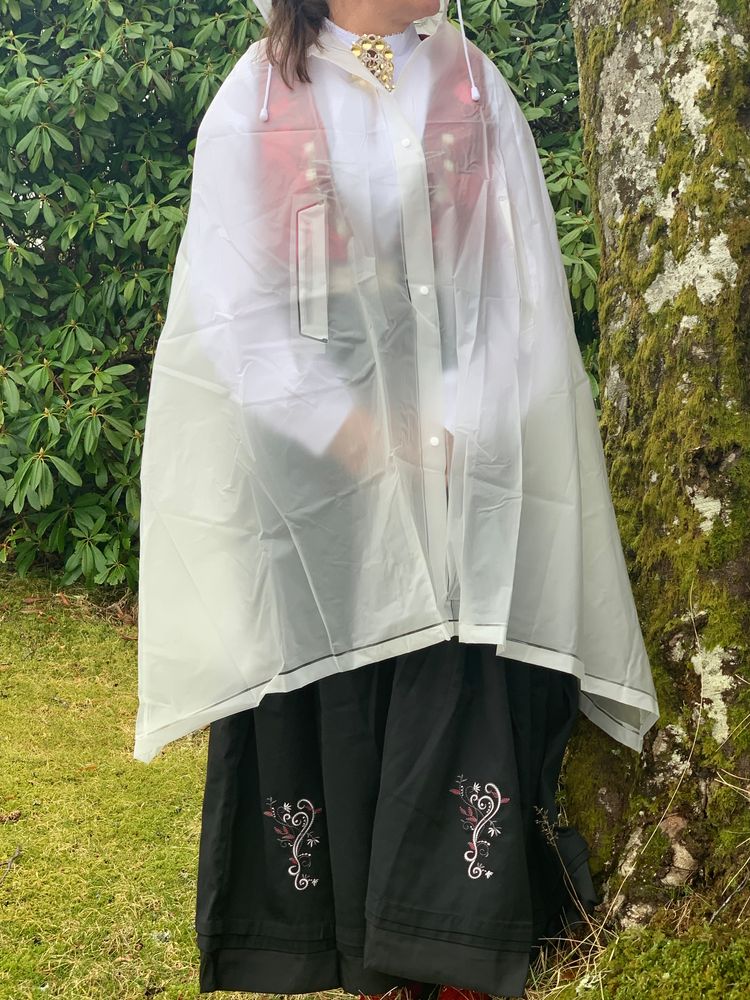 Regncape til bunad og festdrakt