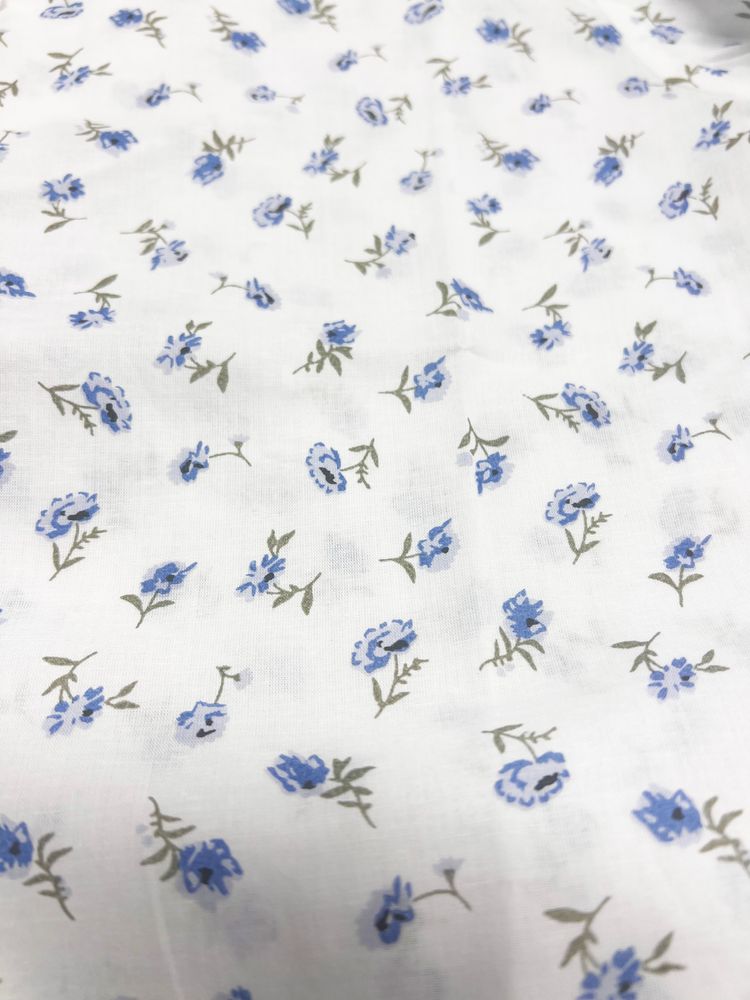 Elly skjorte til festdrakt med blå blomst